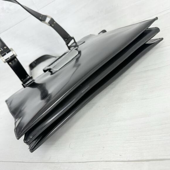 Vintage Y2K Guess Shoulder Bag Black Patent Leather Buckle Logo Purse Retro 90s - Picture 7 of 16